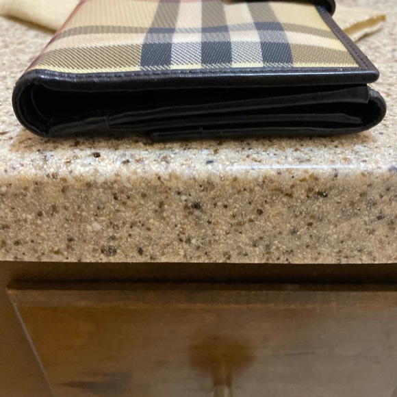 Authentic Burberry Wallet - Picture 14 of 16